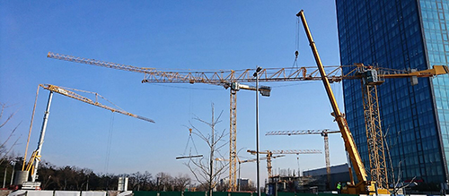 Шесть кранов Potain помогают в строительстве башни в Белграде 