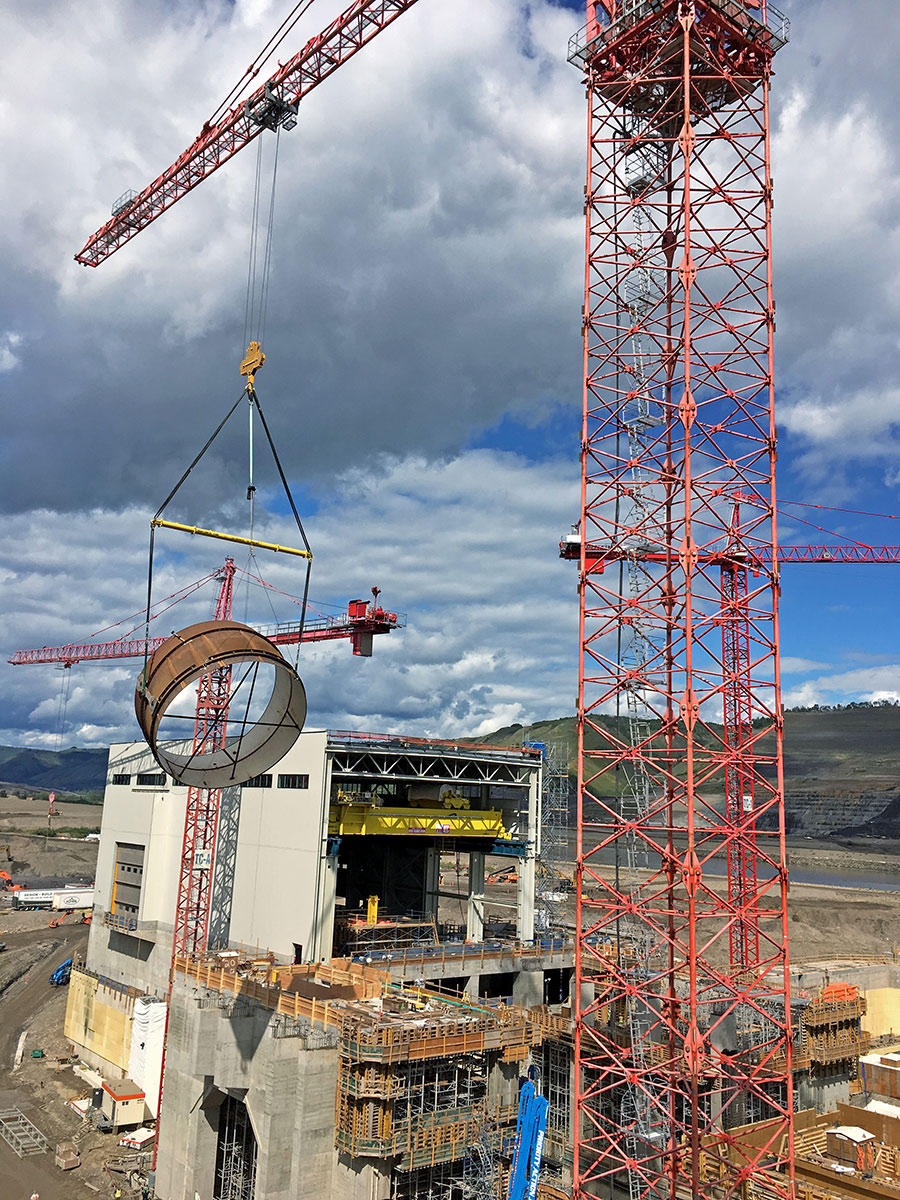 Кран Potain MD 3200 ускоряет строительство плотины в Британской Колумбии в Канаде