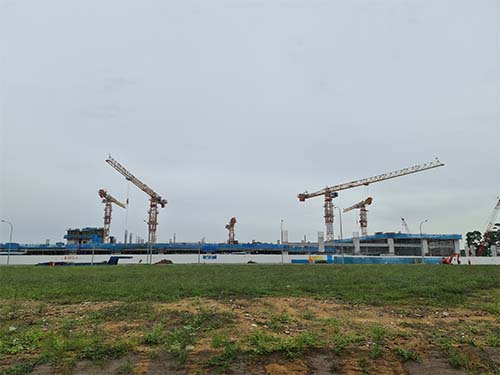Башенные краны Potain MCT 565 для престижных проектов в Сингапуре.